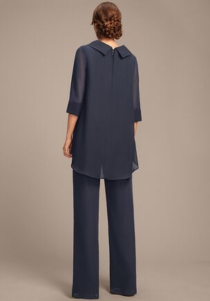 Celebrate this proud and beautiful milestone in the JJ's House Henleigh Chiffon Mother of the Bride Pantsuit! Designed with elegant details and a sophisticated silhouette, this gorgeous outfit ensures you look stunning and feel confident as you witness your child's unforgettable day.