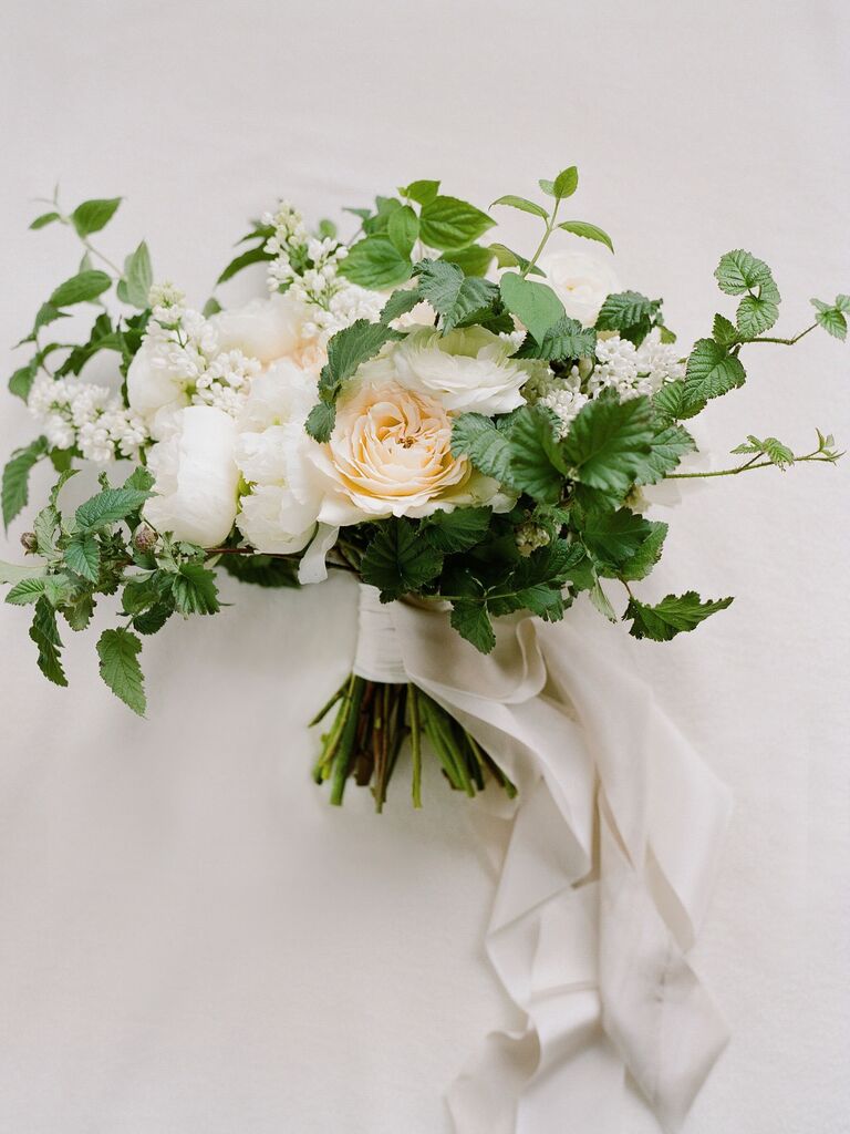 A lovely neutral-toned bouquet.