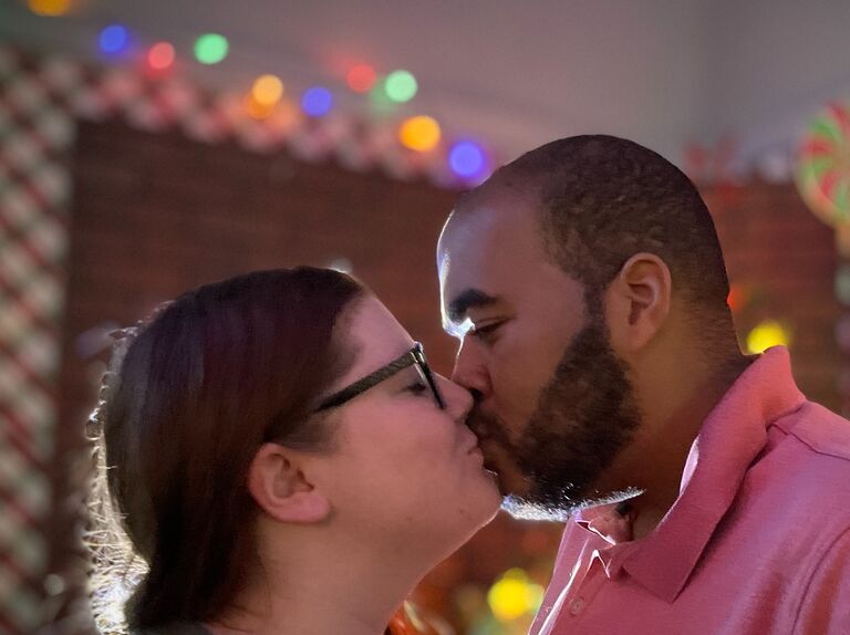 Trip to the Grinch cocktail bar and a kiss in front of the tree