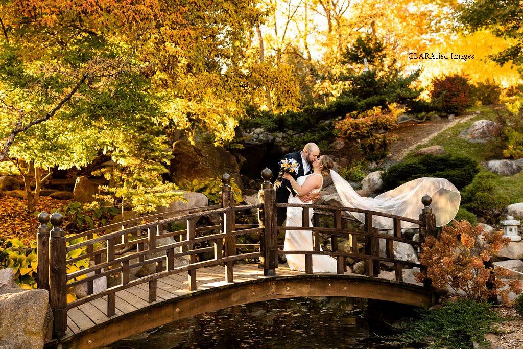 dubuque-arboretum-botanical-gardens-reception-venues-the-knot