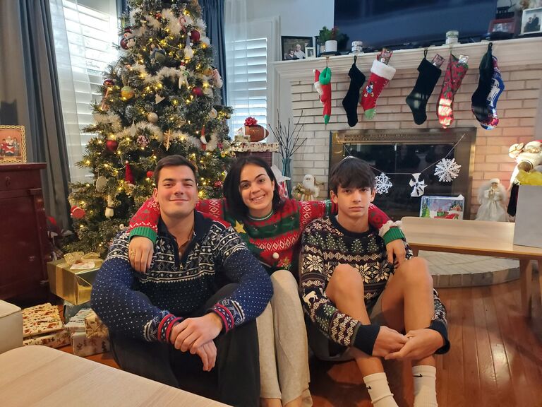 We spent Christmas day with the Maton's. I was sure Drew was going to propose to me here. He didn't but he got me a diamond necklace instead so can't be upset.
-Marie///