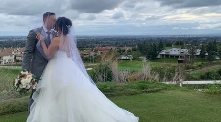 Tisha, one of my favorite wedding planners ever, is looking dainty