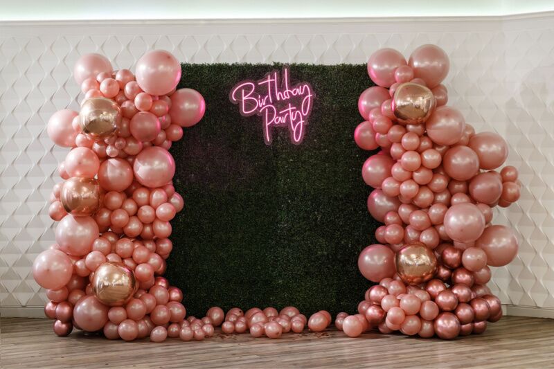 Barbie theme party ideas: pink balloon arch