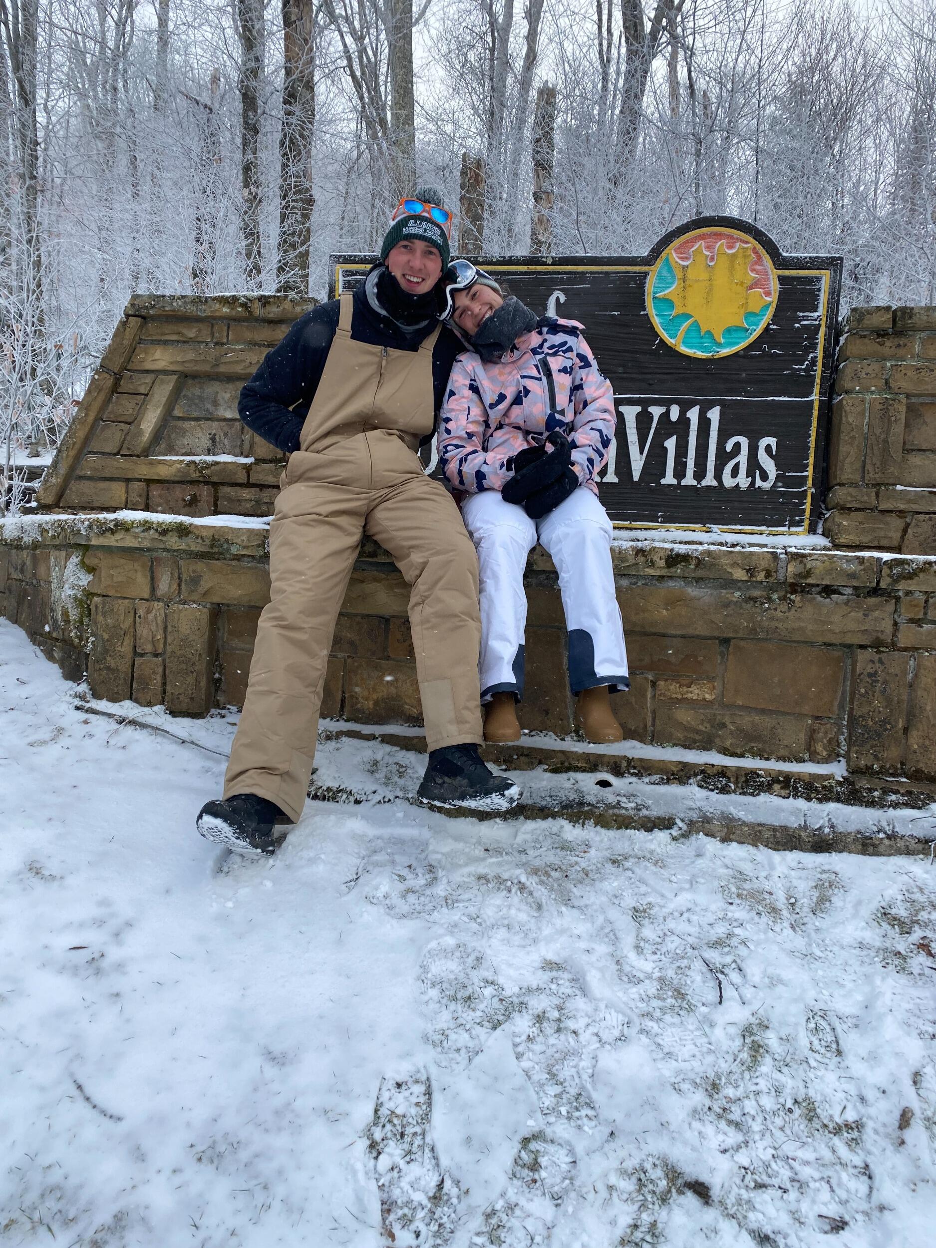 Max tells Caroline that he likes her, and wants to try long distance while he is in PA school. She agrees. He asks her to be his girlfriend a few months later on a ski trip with friends... she says yes (: