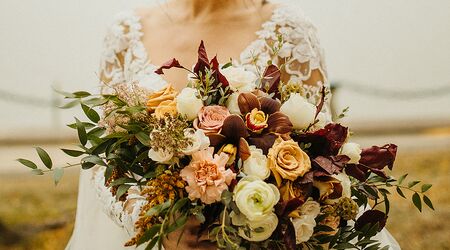 Brown paper wrap bouquet in Cleveland, OH | Elena's Flowers