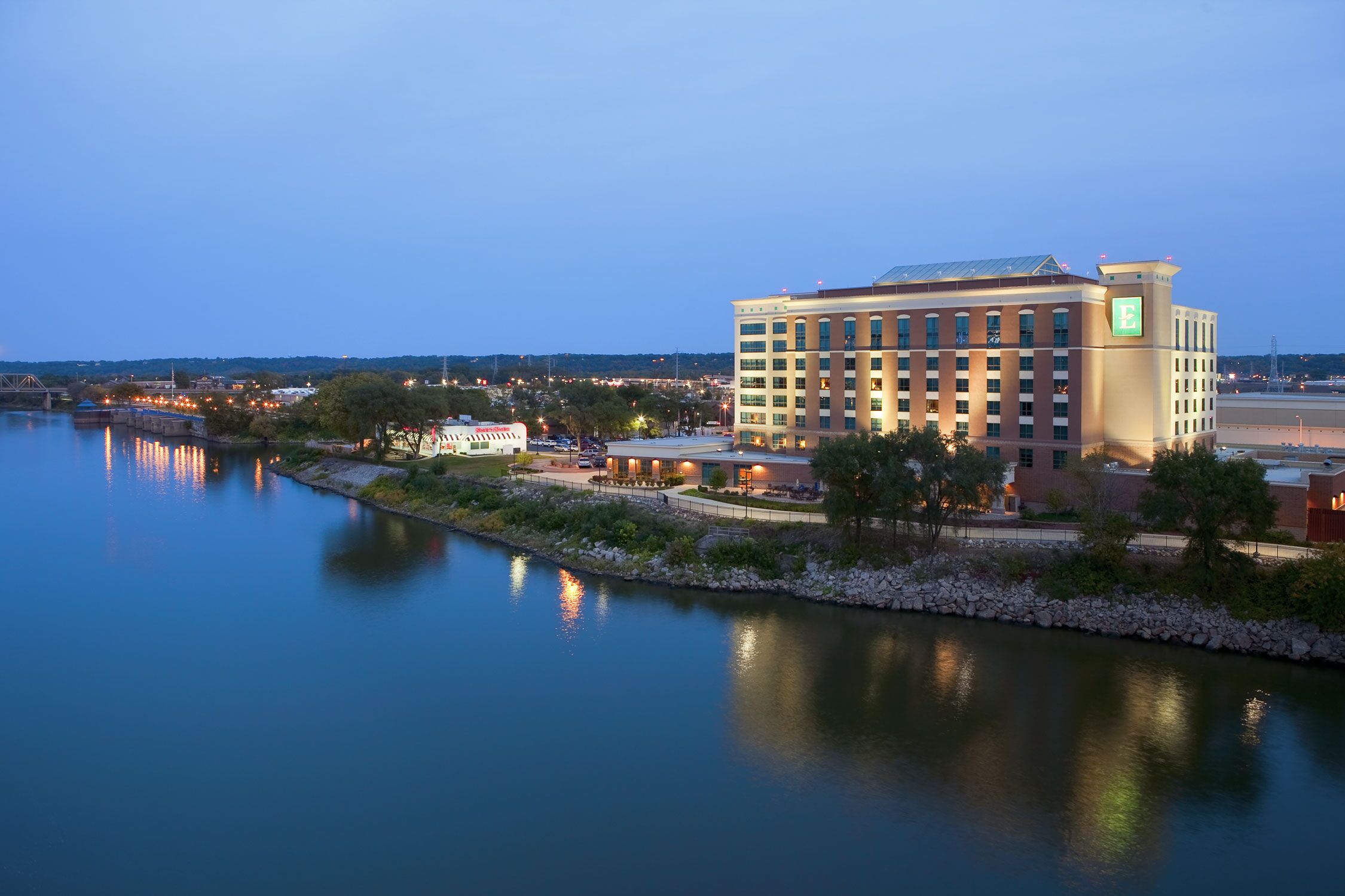 Embassy Suites East Peoria - Hotel Riverfront Conf Ce Reception Venues - The Knot