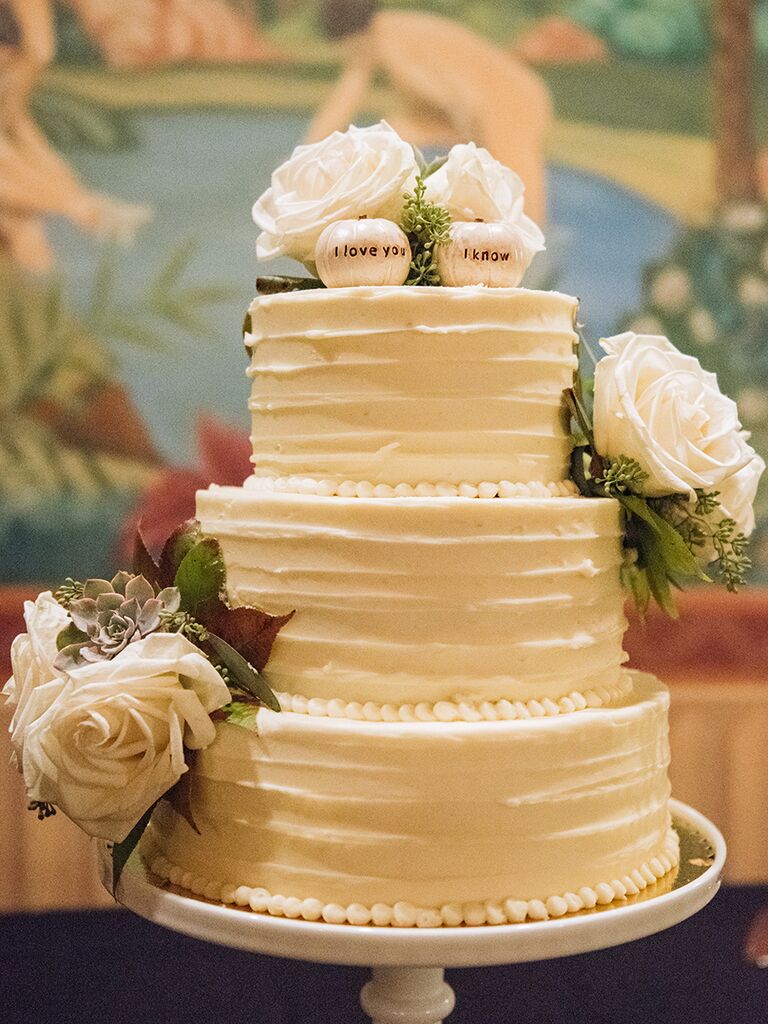 Halloween wedding ideas wedding cake and toppers