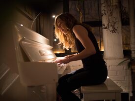 Mara Stepe - Singing Pianist - Brooklyn, NY - Hero Gallery 3