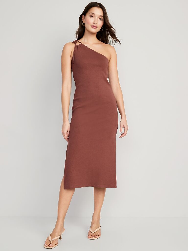One shoulder brown mid-length dress. 