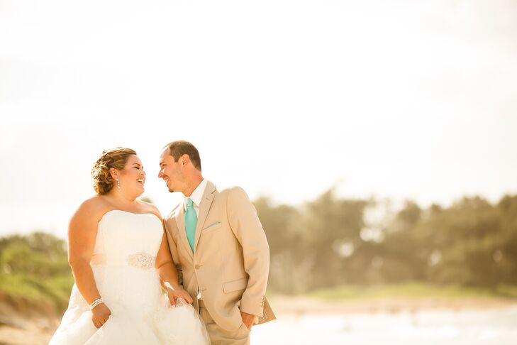 A Beach Themed Island Wedding At A Private Residence In Oahu Hawaii