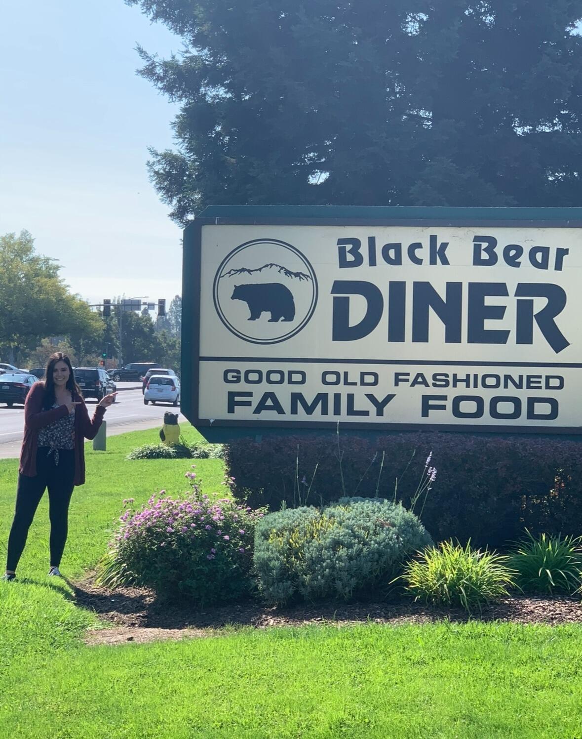 Hunter & Katie have their first date! Dinner at the Black Bear Diner in Rohnert Park. They then continue to date. 