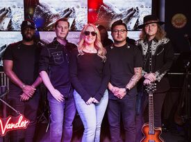 Annie Vander - High Energy Country Band - Country Band - Yorkville, IL - Hero Gallery 4