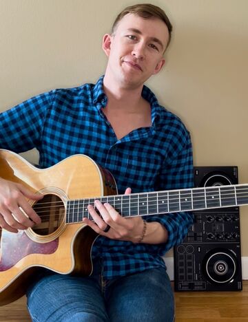 Justin Lindsey - Acoustic Guitarist - Peoria, IL - Hero Main