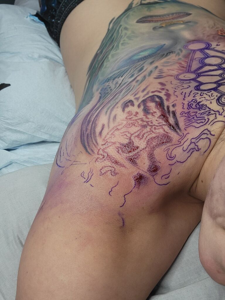 While Melyssa was gone (yes  again) for another tattoo session with Jade, Tyler spent 3 bloody hours in the mall looking for a ring for his asshole girlfriend. Thankfully, with the help of his wonderful mother Michelle, he realized a diamond just wasn't unique enough for her crazy ass, and custom ordered her a ring