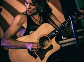 Julia Kasdorf - Singer Guitarist - Arlington, VA - Hero Gallery 2