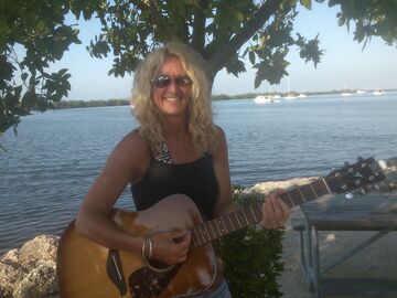 Elle  - Singer Guitarist - Vero Beach, FL - Hero Main