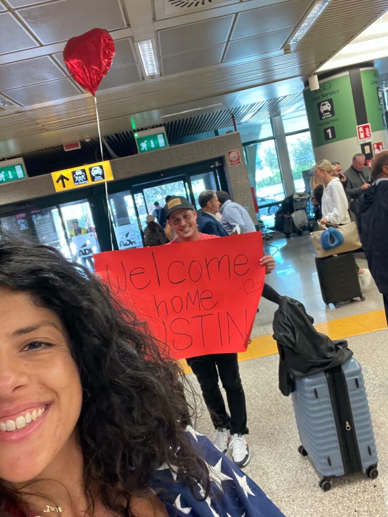 Finally reunited at Rome airport, second time in one summer for Austin in Italy (guess he loved it....).

Finalmente riuniti all'aeroporto di Roma, la seconda volta di Austin in Italia, in una sola estate!