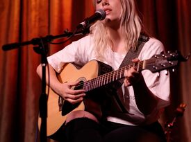 Sarah Hollins - Acoustic Guitarist - Los Angeles, CA - Hero Gallery 2