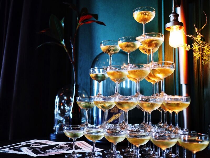 Oscar party idea - champagne tower