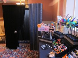 Queen City PhotoBooths - Photo Booth - Cincinnati, OH - Hero Gallery 1