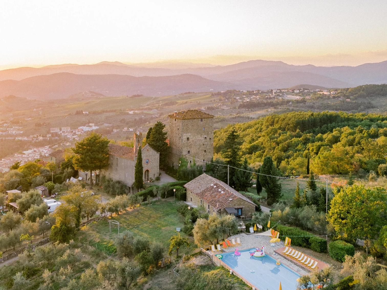 Find Out Who Pays for Hotel Rooms for the Wedding Party According to Wedding Pros