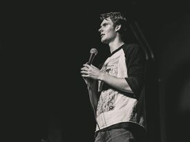 Comedian Alex Avery - Stand Up Comedian - Minneapolis, MN - Hero Gallery 3