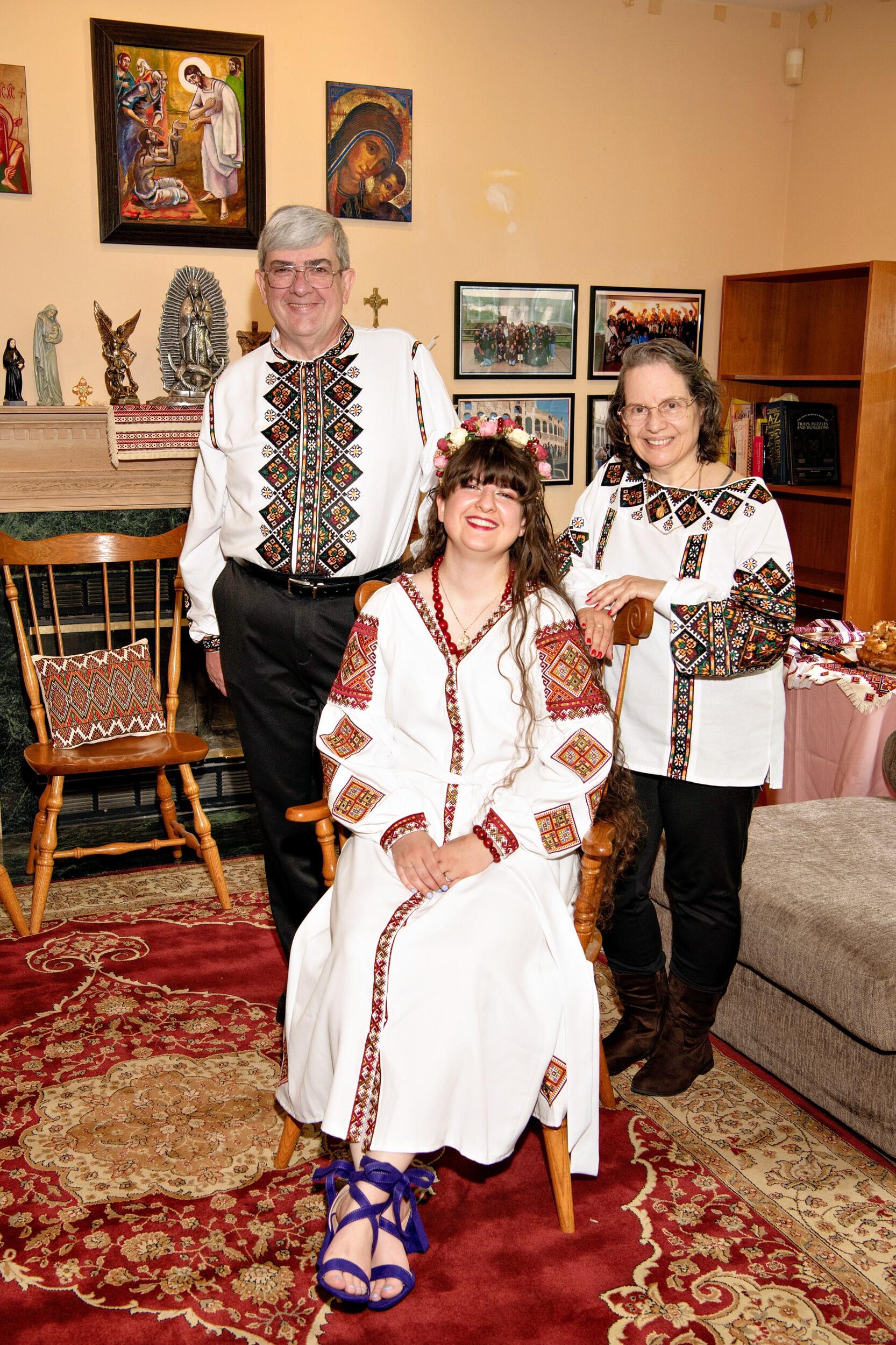The day began in the morning, with Christina's family preparing the house to welcome Arthur, his family, and the groomsmen