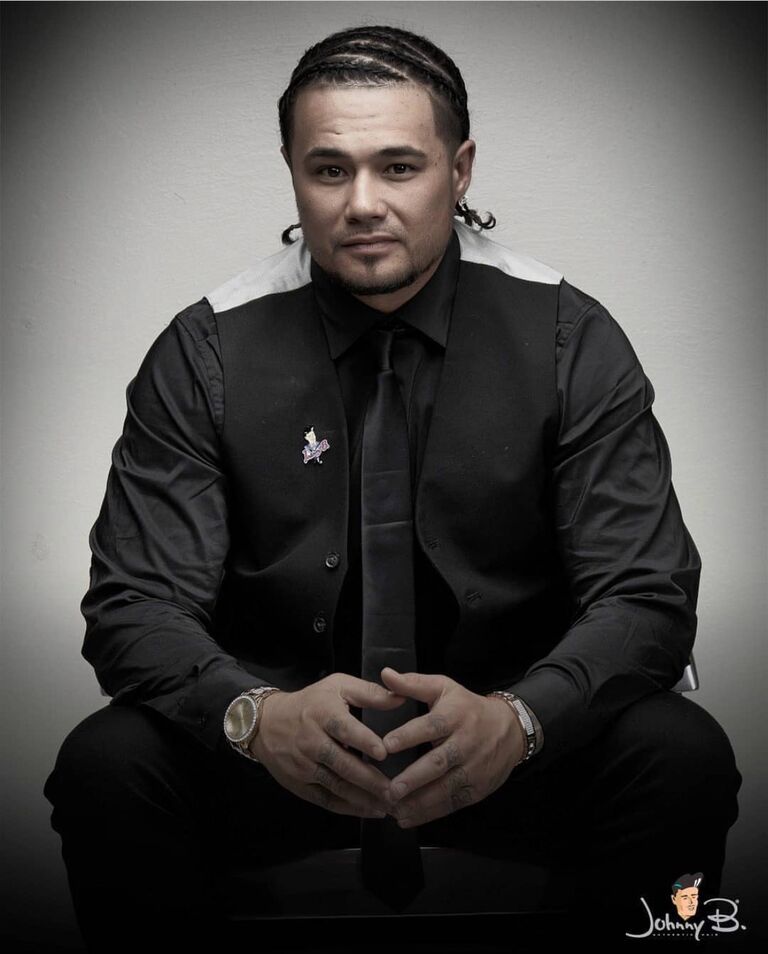As so many people knew of Cavi the Barber Gloria knew of him too. It wasn't his stunning looks or beautiful smile alone that drew Gloria to him. It was deeper than that! Unfamiliar with the feeling he gave her she admired this beautiful soul from a far......Until the day her soulmate finally reached out!!! 