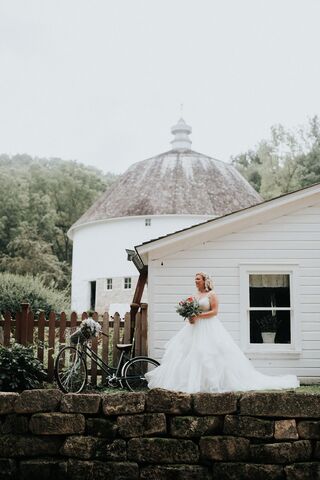 The Round Barn Farm  Reception Venues - Red Wing, MN