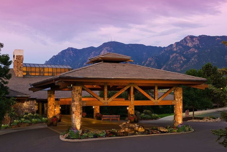 4:30 PM 
Guests arrive - Join us for a pre-ceremony champagne reception and live music performed by Lola Kern and Jaydin Hamel-Hyland
