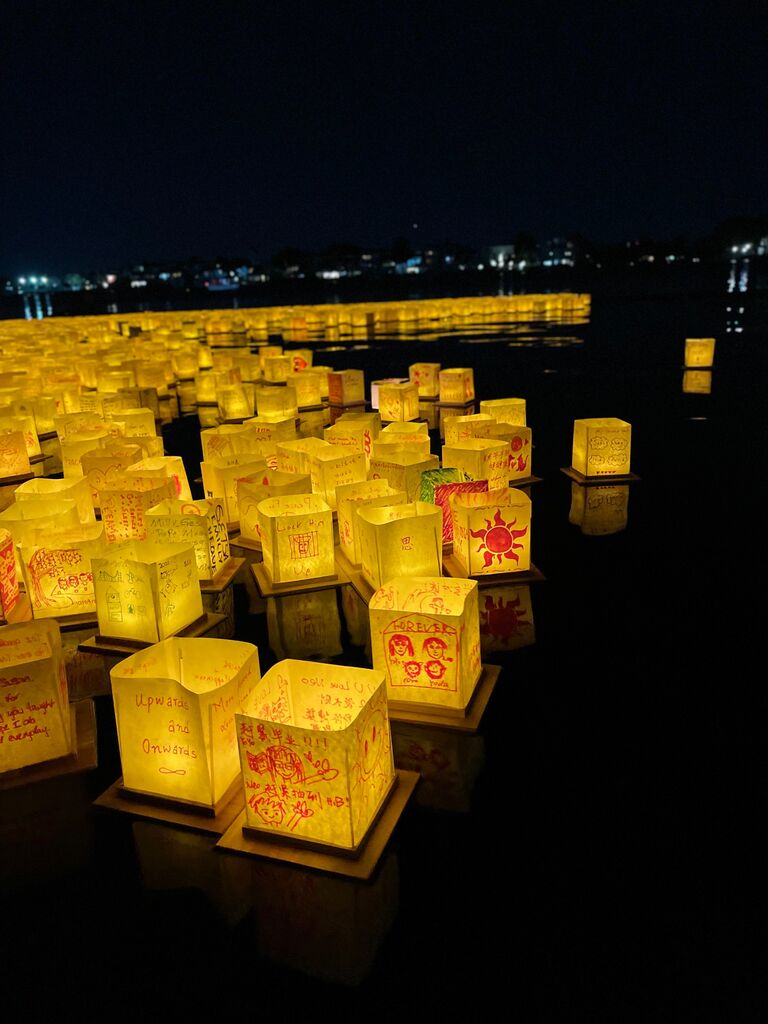 📍Foster City water lantern.
We made a wish that Neo can get H1B lottery.