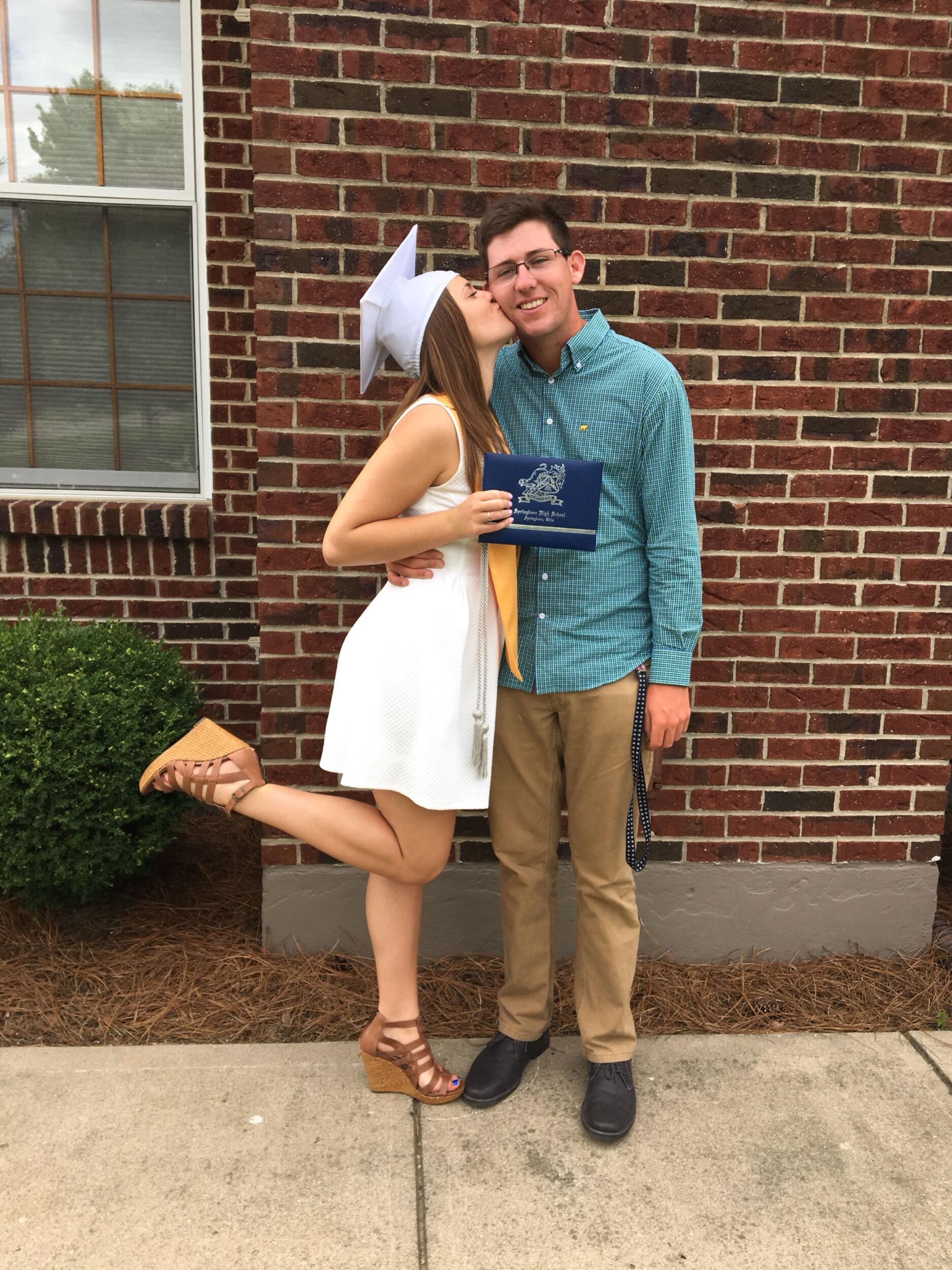 Yay! Liv graduated.. now time for long distance 