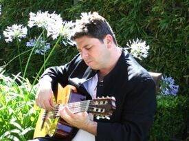 Daniel Vera - Acoustic Guitarist - Los Angeles, CA - Hero Gallery 2