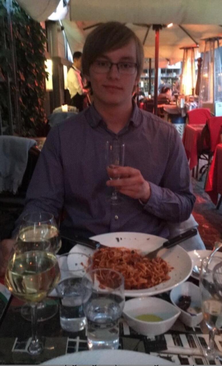 En af mange dates i løbet af sommeren. Her har Marcus inviteret Caroline på italiensk efter hendes vagt hos Amensty International.