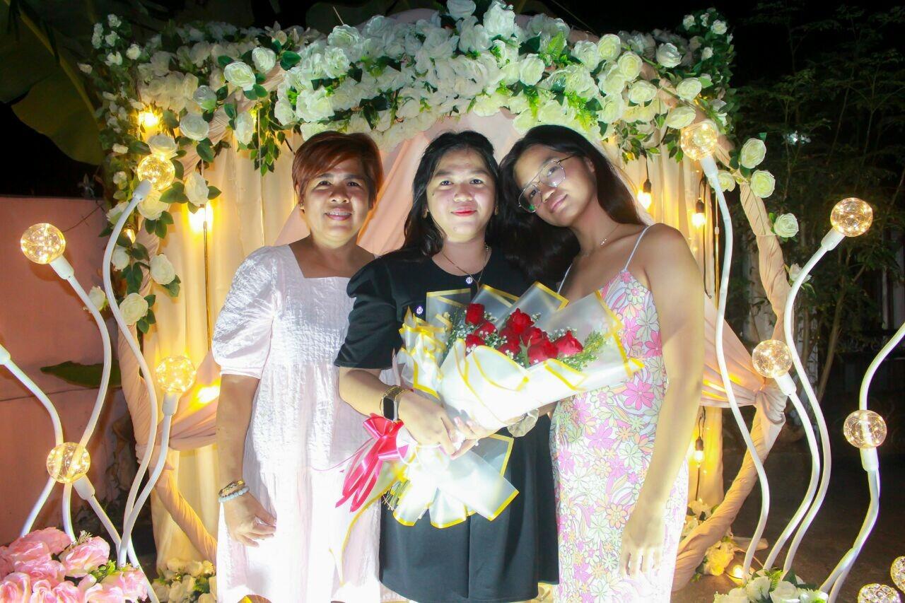 Mama & Eka