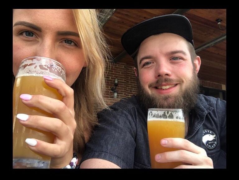 Sara goes on a month long road trip with Cassie! Tanner realizes that he really doesn't want to date any one besides Sara..