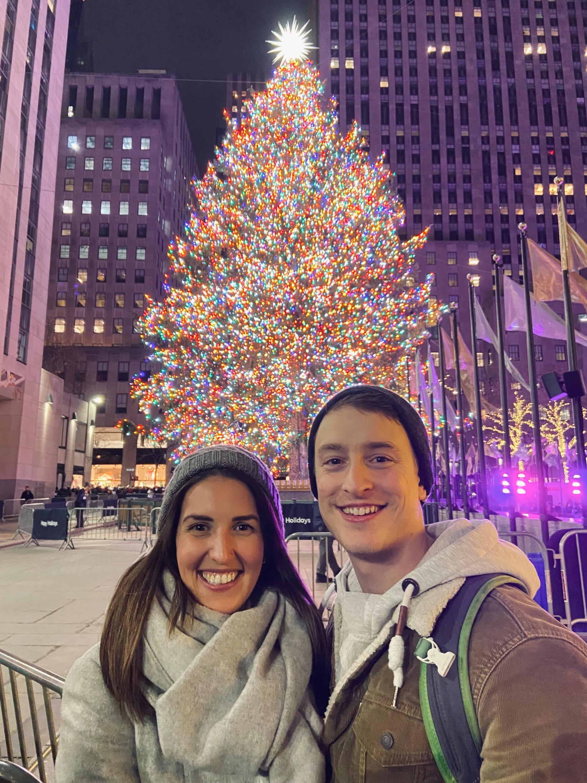 Joani and Léo took a magical weekend getaway to New York City to soak in all the Christmas festivities. They kicked off their holiday adventure by seeing the Rockettes perform, and of course, they couldn’t miss the famous Christmas tree at Rockefeller Center. It was the perfect way to celebrate the season together!