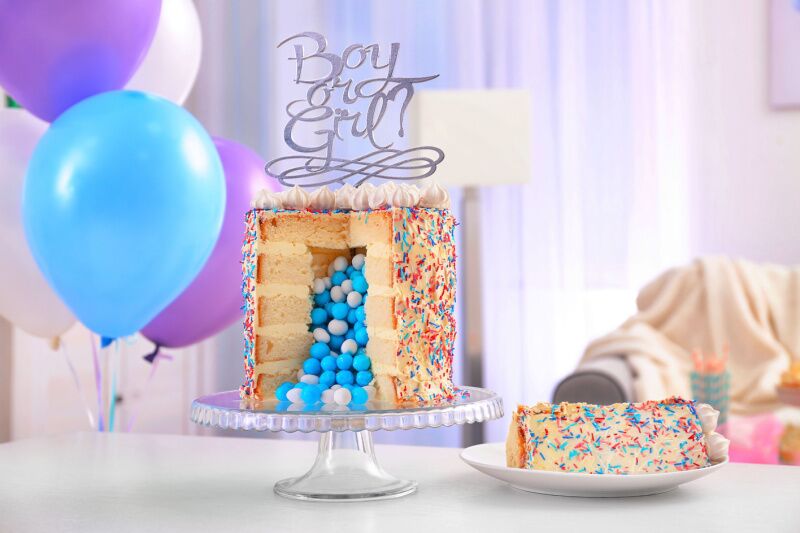 Gender reveal party ideas - cake cutting