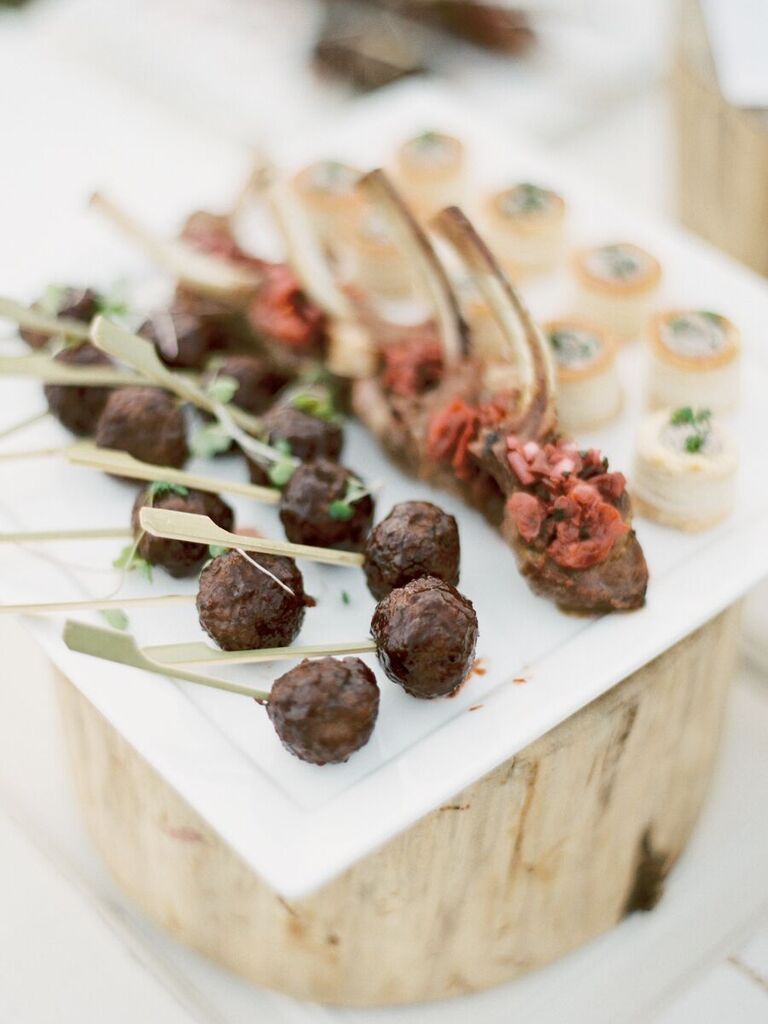 Chic elk bites for your outdoor wedding reception