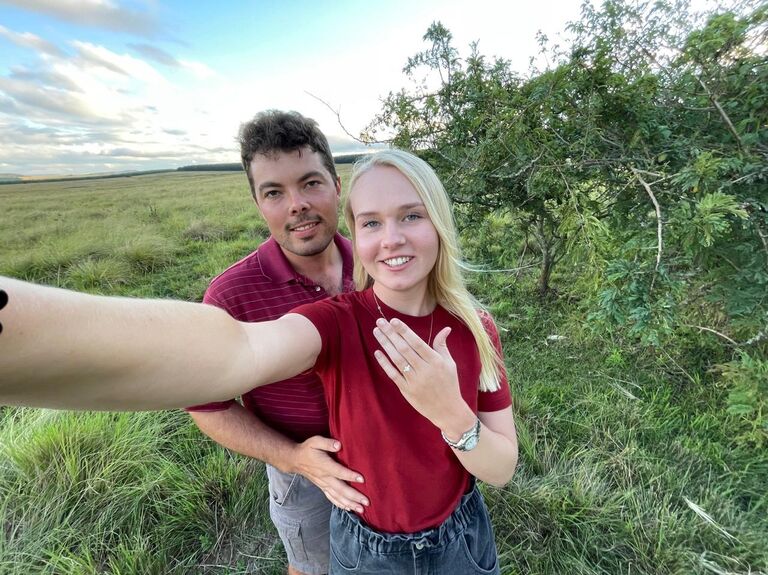 Then one sunny afternoon on Schaapkraal farm, Anthony went down on one knee asking Delia to marry him. 