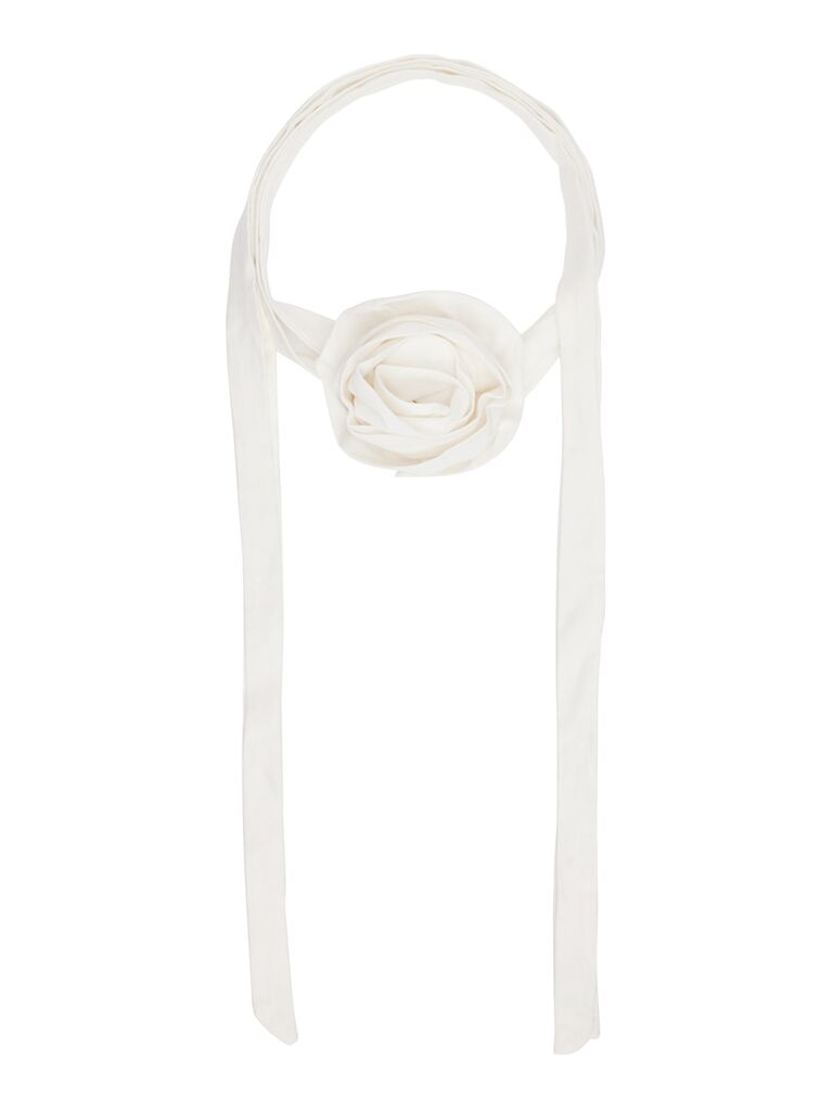 Gimaguas white rose cotton wedding necklace