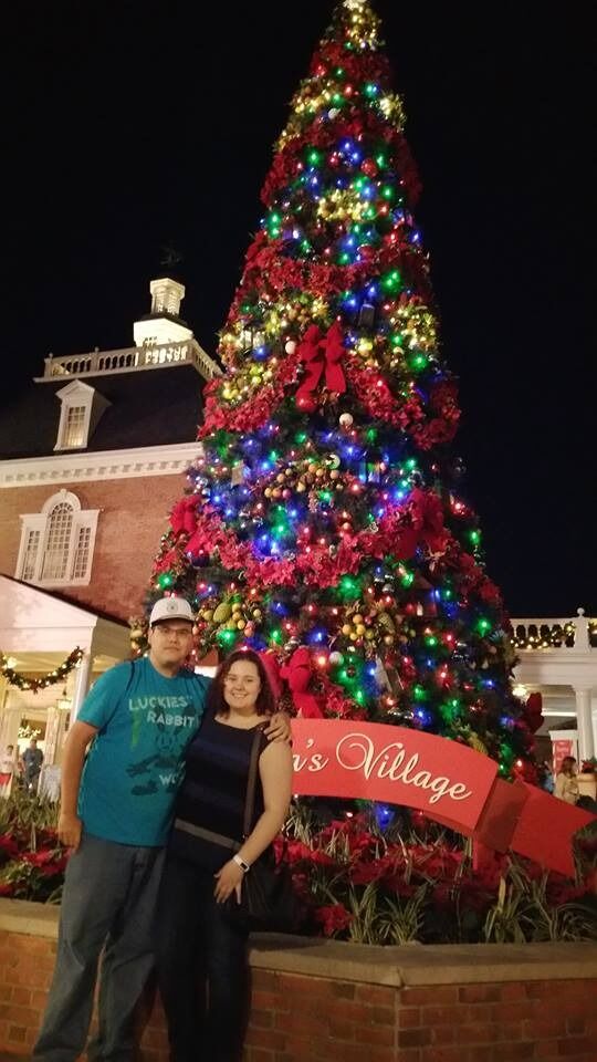 Amanda visits Florida for the first time, and William gives her the full Disney Christmas experience. William introduces Amanda to his parents, Isauro and Norma-Anne.