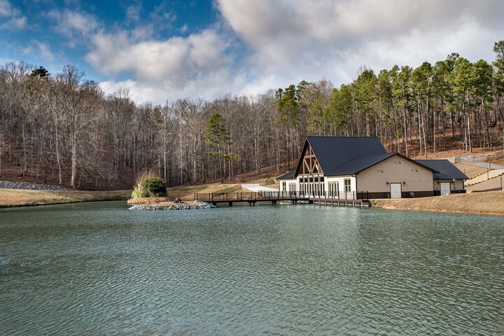 Swan Lake Overlook | Reception Venues - Dawsonville, GA