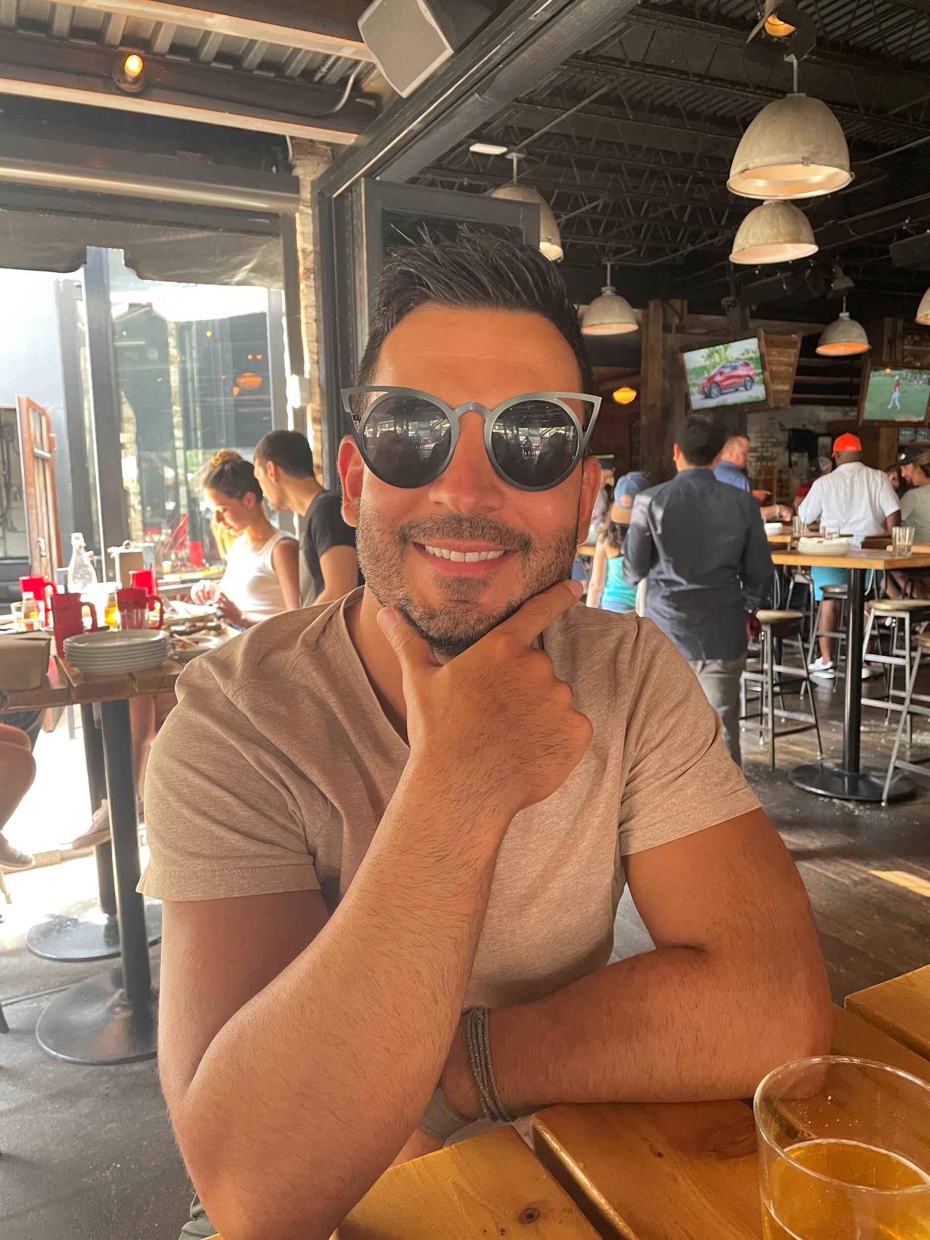 Ivaylo & Julia meet at Parlor in the West Loop of Chicago on a blind double-date with friends Matt & Neira. Julia sent this picture of E in her sunglasses to her family group chat.