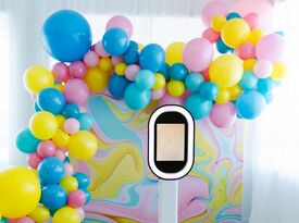 Confetti Photo Booth - Photo Booth - San Diego, CA - Hero Gallery 4