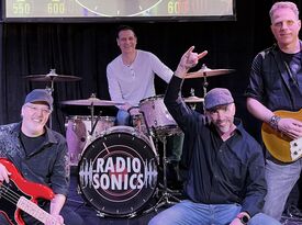 The RadioSonics - Cover Band - Toronto, ON - Hero Gallery 3