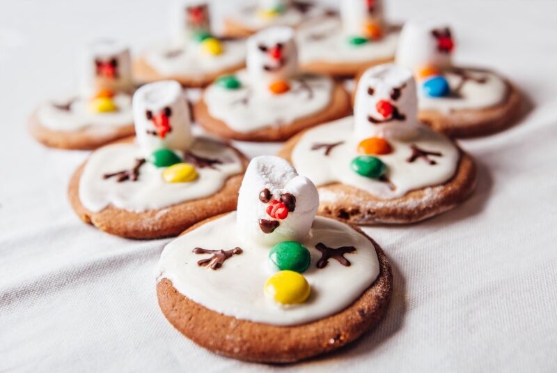 Christmas in July party ideas - melted snowman cookies