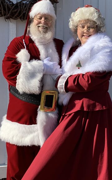 Mr. & Mrs. Claus - Santa Claus - Stillwater, MN - Hero Main