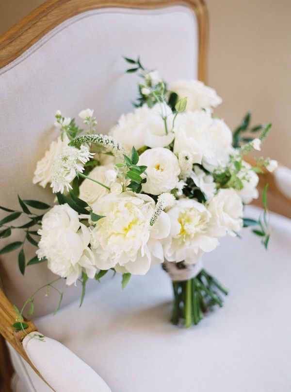 White flower bridal deals bouquet