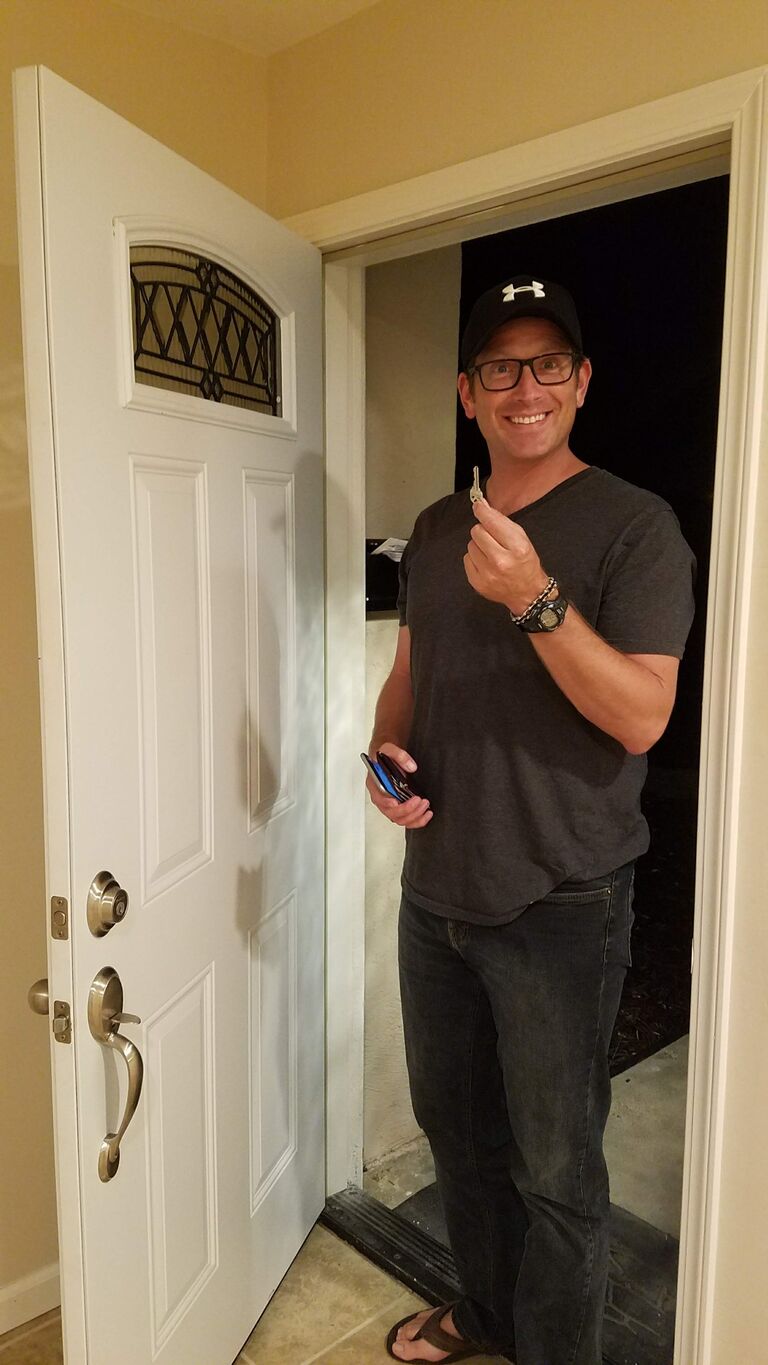 David buys his first home all on his own, and he and the boys move in to a 3 bdr man cave. 
